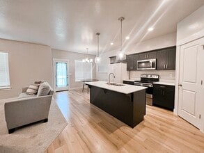 16291 S Truss Dr, Unit 1 in Bluffdale, UT - Building Photo - Building Photo