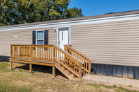 Pinetree Place Mobile Homes in Thomasville, GA - Building Photo - Building Photo