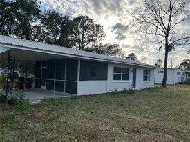 21828 Virginia Dr in Astor, FL - Building Photo