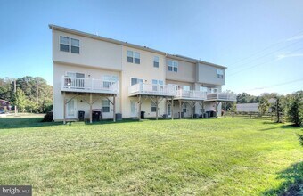 58 Iron Gate Rd in Gloucester Township, NJ - Foto de edificio - Building Photo