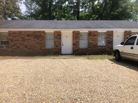 44068 S Baptist Rd, Unit 7 in Hammond, LA - Building Photo