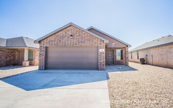 318 E 76th St in Lubbock, TX - Foto de edificio - Building Photo