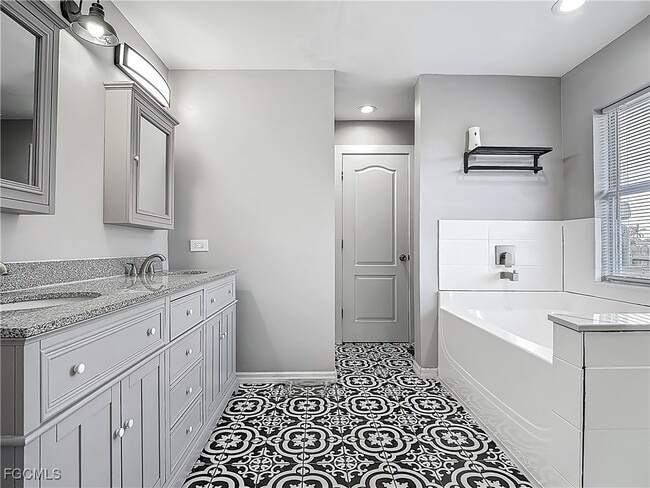 2732 NW 3rd Terrace in Cape Coral, FL - Building Photo - Building Photo