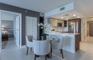 9261 E Bay Harbor Dr in Bay Harbor Islands, FL - Building Photo