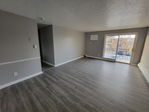 1819 Garfield Rd in East Cleveland, OH - Foto de edificio - Building Photo