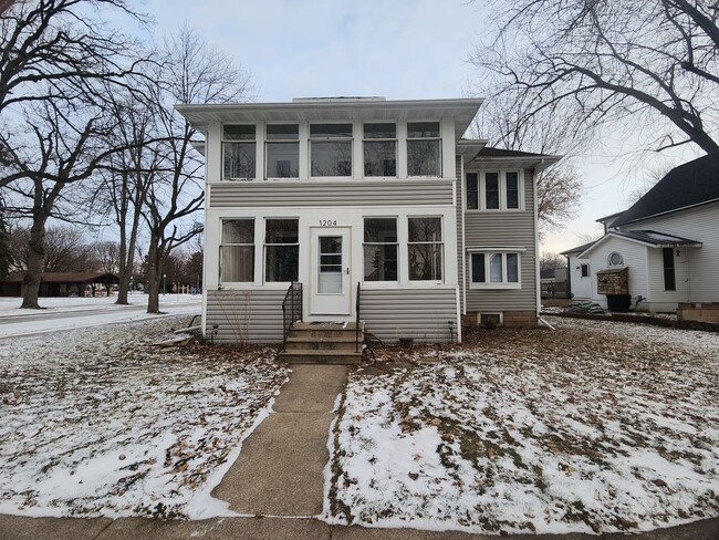 property at 1204 S Jefferson St