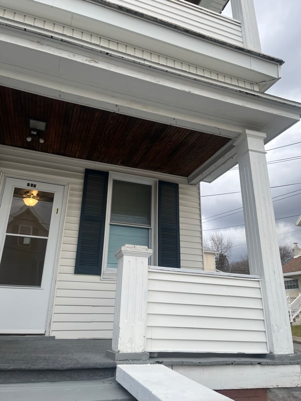 302 E Elm St in Dunmore, PA - Foto de edificio - Building Photo