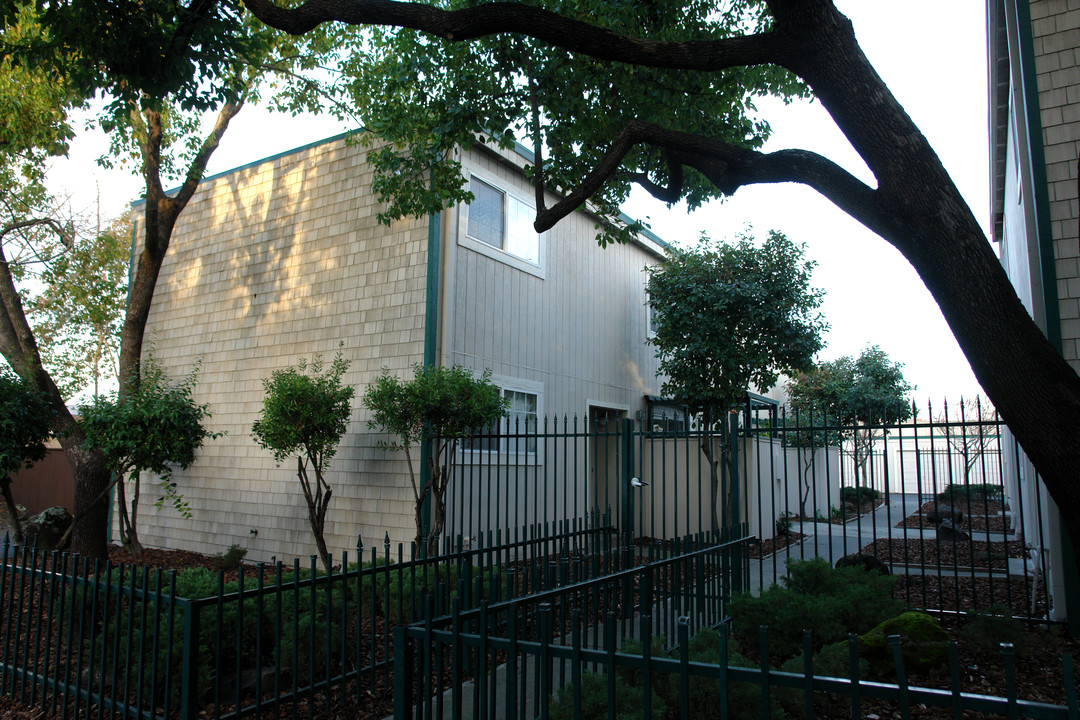 Coral Commons in Santa Rosa, CA - Building Photo