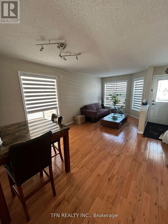 117 Rouge River Dr in Toronto, ON - Building Photo