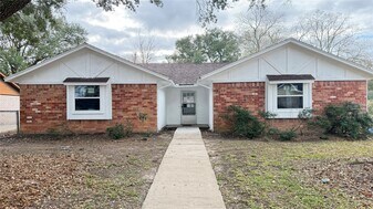 4202 Junker St in Rosenberg, TX - Building Photo