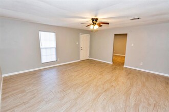 1226 Northview Dr in Angleton, TX - Building Photo - Building Photo