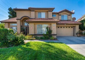 5742 W Palo Alto Ave in Fresno, CA - Building Photo