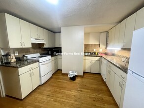 1116 Commonwealth Ave, Unit 714 in Boston, MA - Building Photo - Building Photo