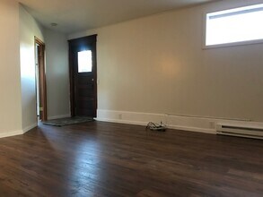 1303 44th Ave SW, Unit B in Seattle, WA - Building Photo - Building Photo