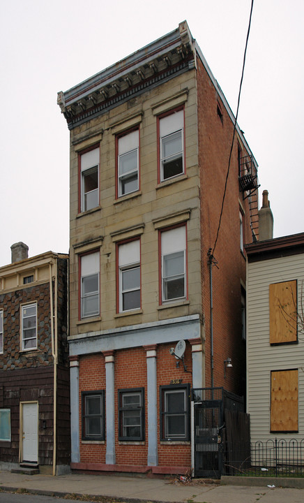 536 Findlay St in Cincinnati, OH - Building Photo