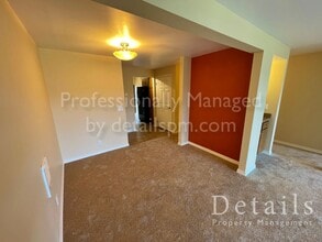 1755 W Sunn Fjord Ln in Bremerton, WA - Building Photo - Building Photo