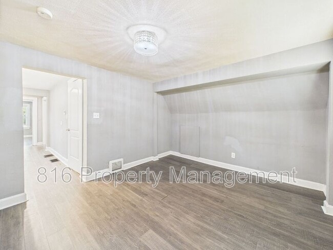 701 W Kansas St in Liberty, MO - Building Photo - Building Photo