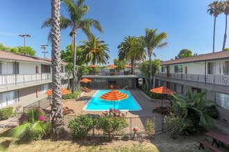 Hacienda Hamilton in Campbell, CA - Building Photo - Building Photo