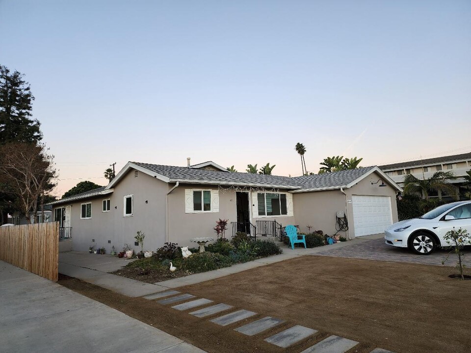 67 College Dr, Unit 67 College Dr in Ventura, CA - Building Photo