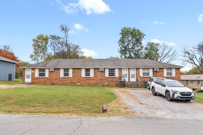 102 Tandy Dr in Clarksville, TN - Building Photo - Building Photo