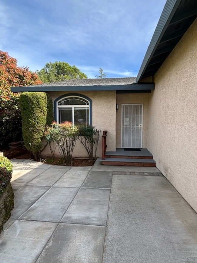 11212 Mountain View Ct in Auburn, CA - Building Photo - Building Photo