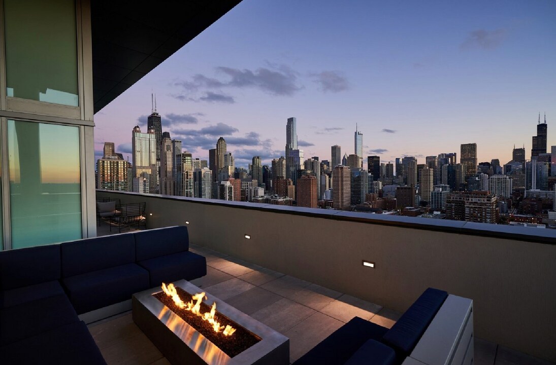 1212 N Wells St, Unit 1501 in Chicago, IL - Building Photo