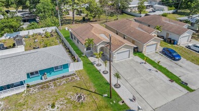 2228 Lotus Rd in Ft. Myers, FL - Foto de edificio - Building Photo