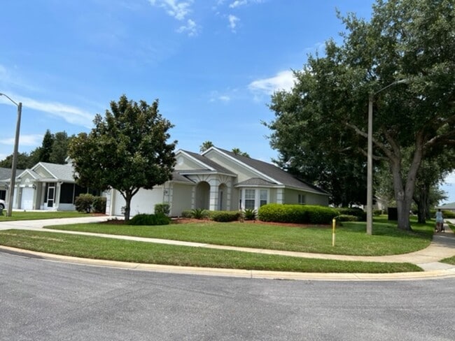 property at 2745 Wilshire Rd