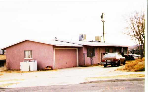 904-906 Navajo St in Barstow, CA - Building Photo - Building Photo