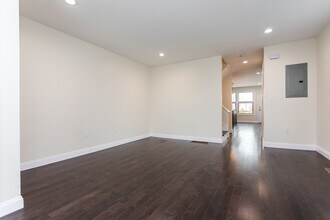 479 Fulton St, Unit 1 in Medford, MA - Foto de edificio - Building Photo