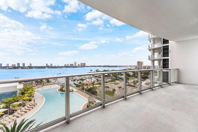 220 Lake Shore Dr in Lake Park, FL - Building Photo - Building Photo