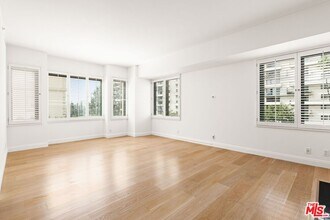 10520 Wilshire Blvd in Los Angeles, CA - Building Photo - Building Photo