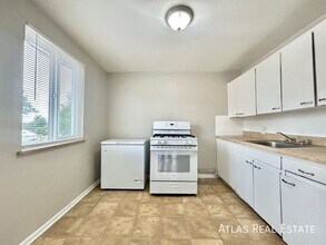 3825 S King St in Denver, CO - Foto de edificio - Building Photo