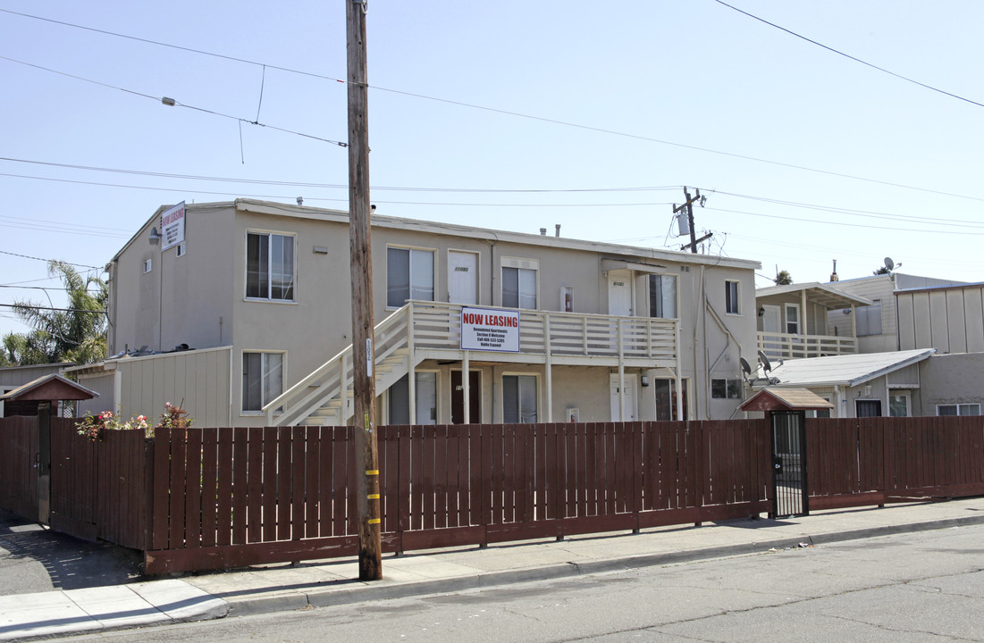 11046-11056 San Leandro St in Oakland, CA - Building Photo