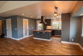 20825 Crest Dr in Tehachapi, CA - Foto de edificio - Building Photo