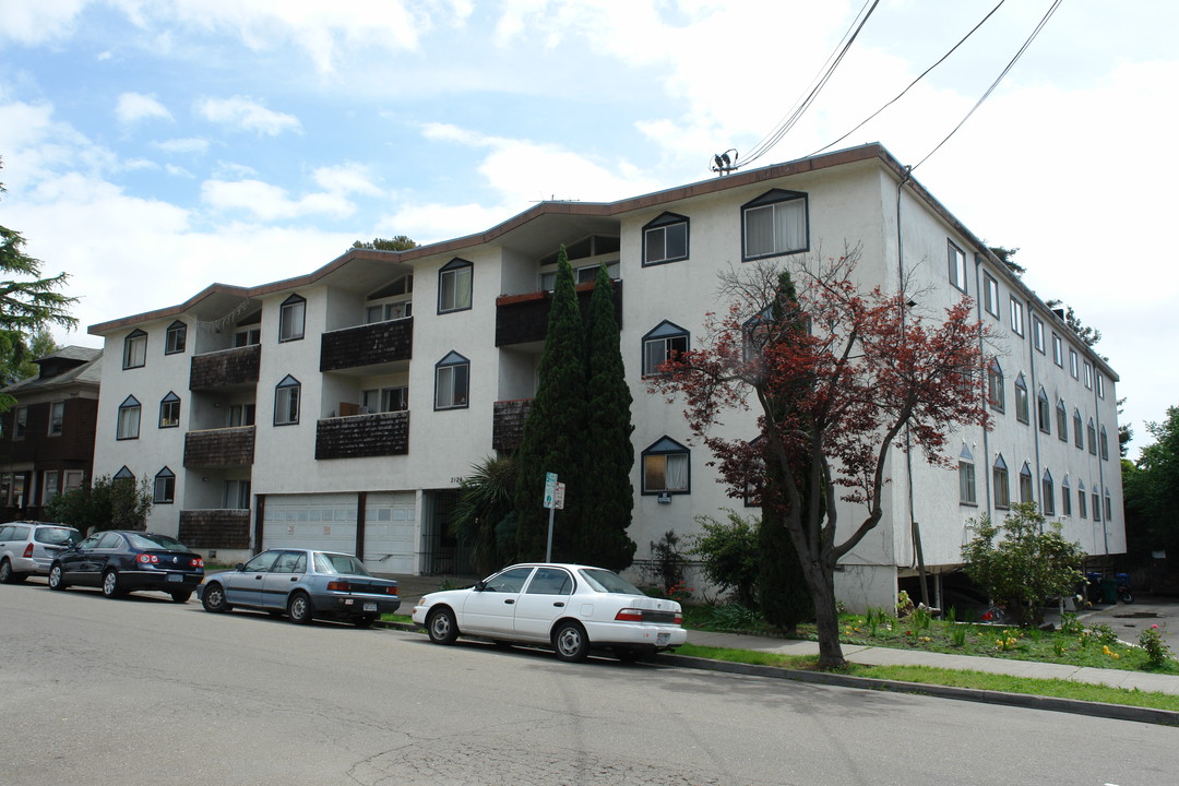 Parker Villa Apartments in Berkeley, CA - Building Photo