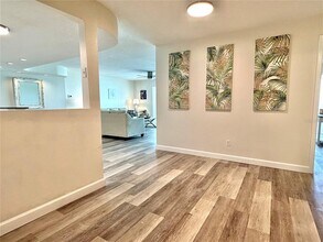 851 Bayway Blvd in Clearwater, FL - Foto de edificio - Building Photo