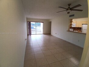 9735 Fontainebleau Blvd in Miami, FL - Building Photo - Building Photo