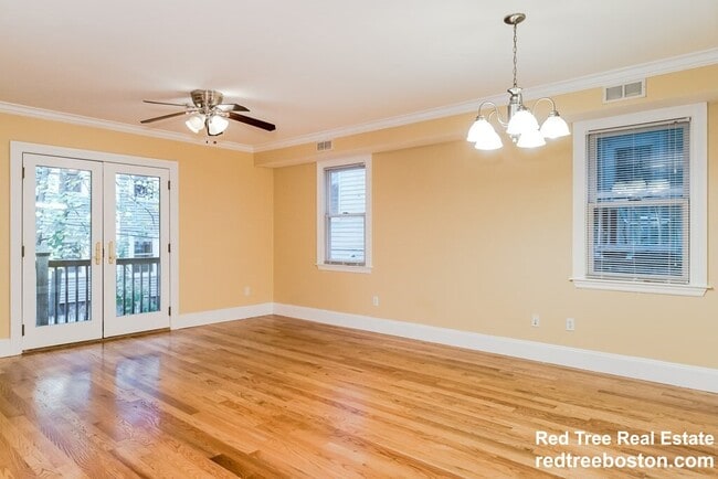 164 Boylston St, Unit 3 in Boston, MA - Building Photo - Building Photo