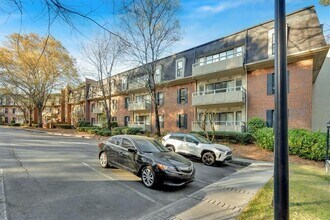 25109 Plantation Dr NE in Atlanta, GA - Building Photo - Building Photo
