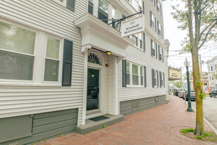 125 Main St in Amesbury, MA - Foto de edificio - Building Photo