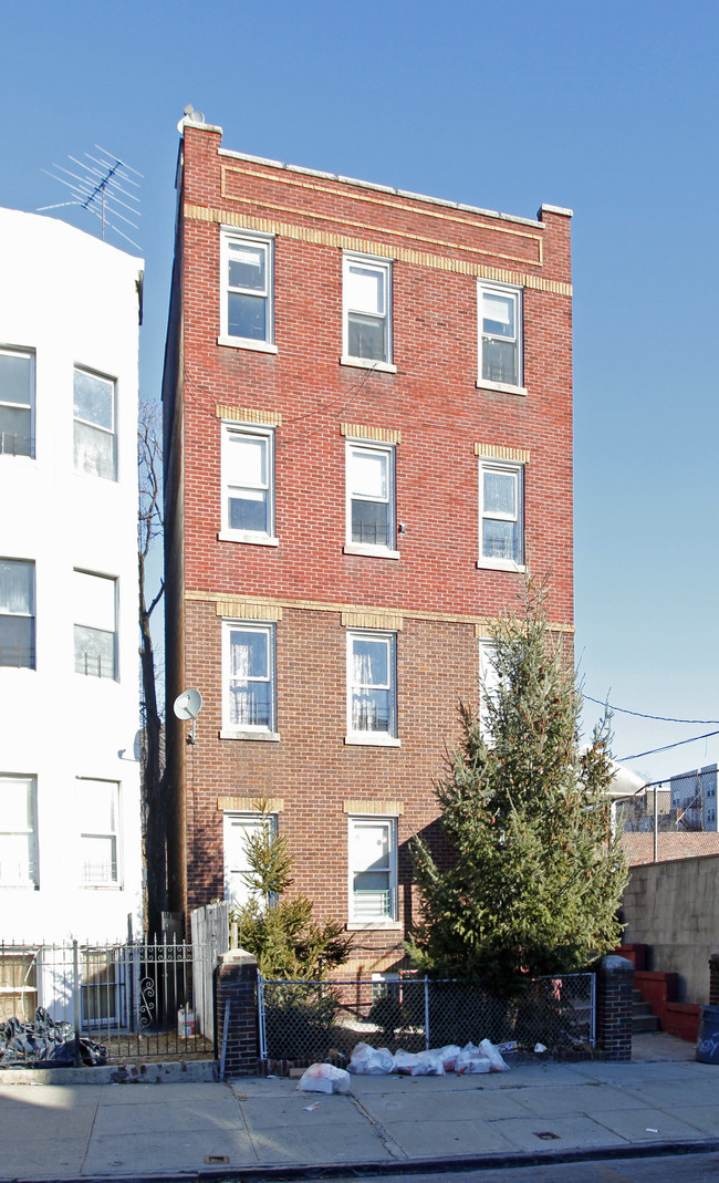 121 Downing St in Yonkers, NY - Building Photo - Building Photo