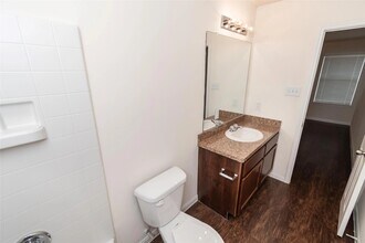 14470 Platzer Dr in Houston, TX - Building Photo - Building Photo