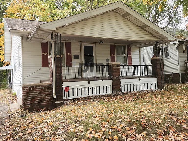 2055 E Prairie Ave in Decatur, IL - Building Photo