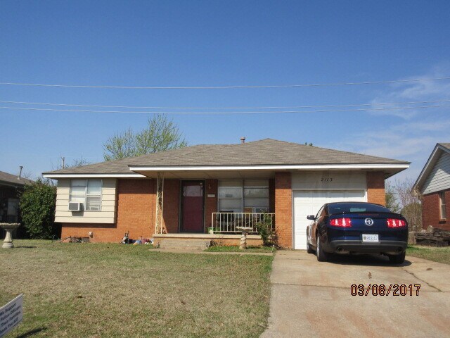 2113 Henderson Dr in Edmond, OK - Building Photo