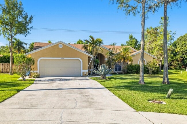 104 Oxford Ct in Royal Palm Beach, FL - Building Photo - Building Photo