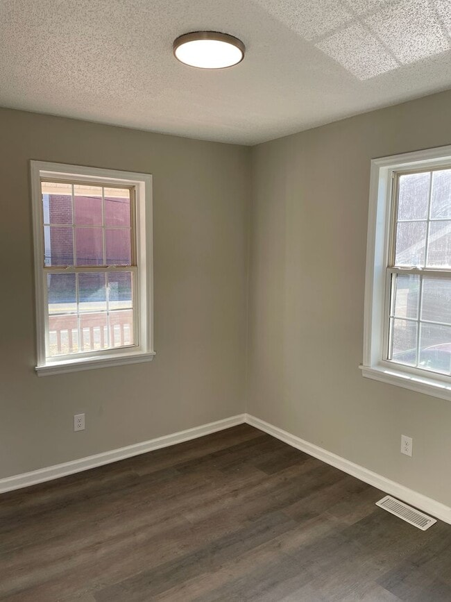 645 W Northwest Blvd in Winston-Salem, NC - Building Photo - Building Photo