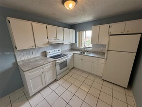 6278 W 22nd Ct in Hialeah, FL - Building Photo - Building Photo