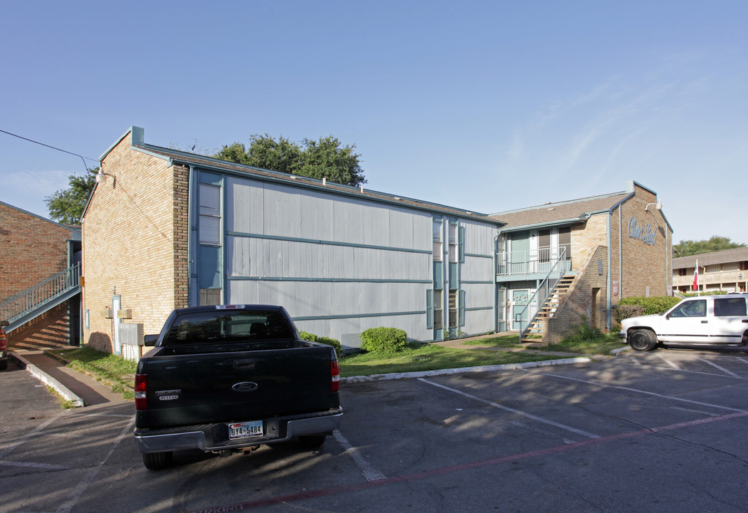 Cloverleaf Apartments in Irving, TX - Building Photo