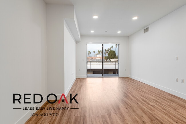 property at 453 S Kenmore Ave